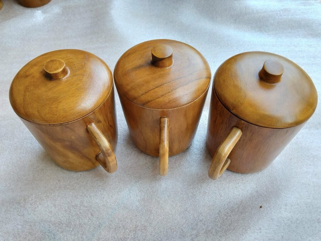 mugs tea coffee lid teakwood kitchen